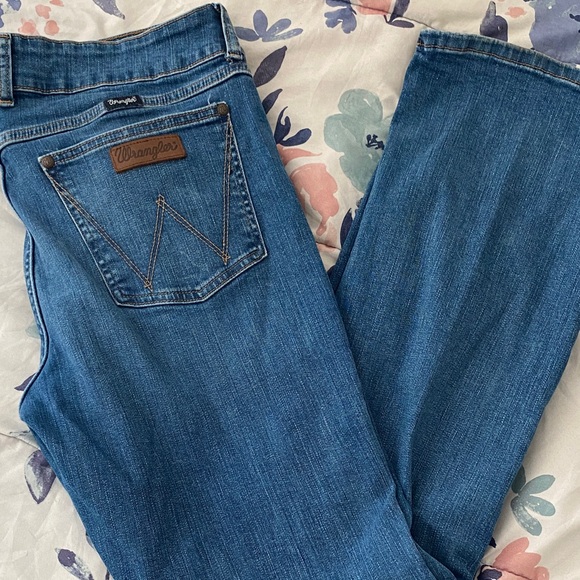 Wrangler Classic Blue Jeans - Picture 1 of 4